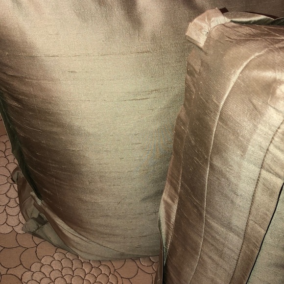 Silk Pillow - Picture 2 of 4